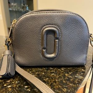 marc jacobs shutter leather crossbody (used)